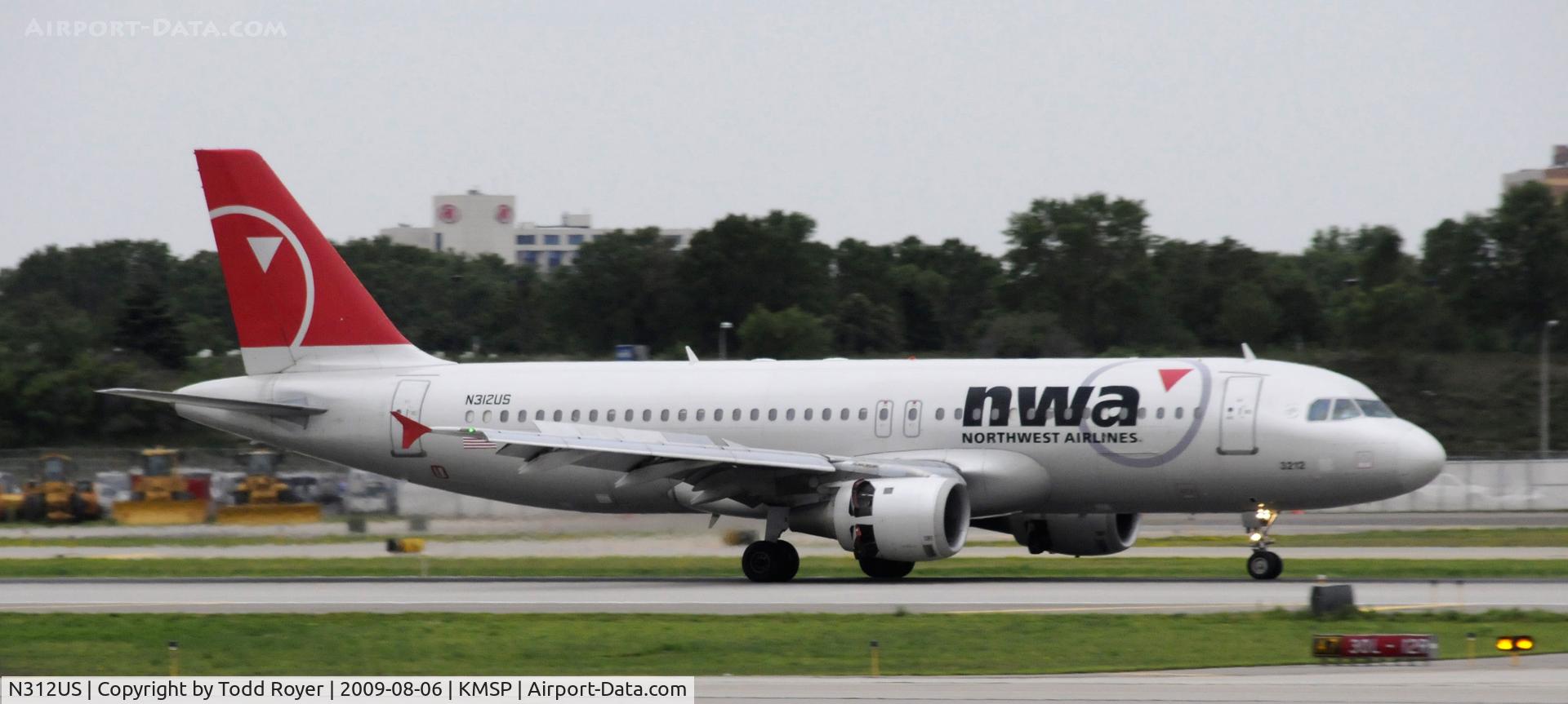 N312US, 1990 Airbus A320-211 C/N 152, Arriving MSP