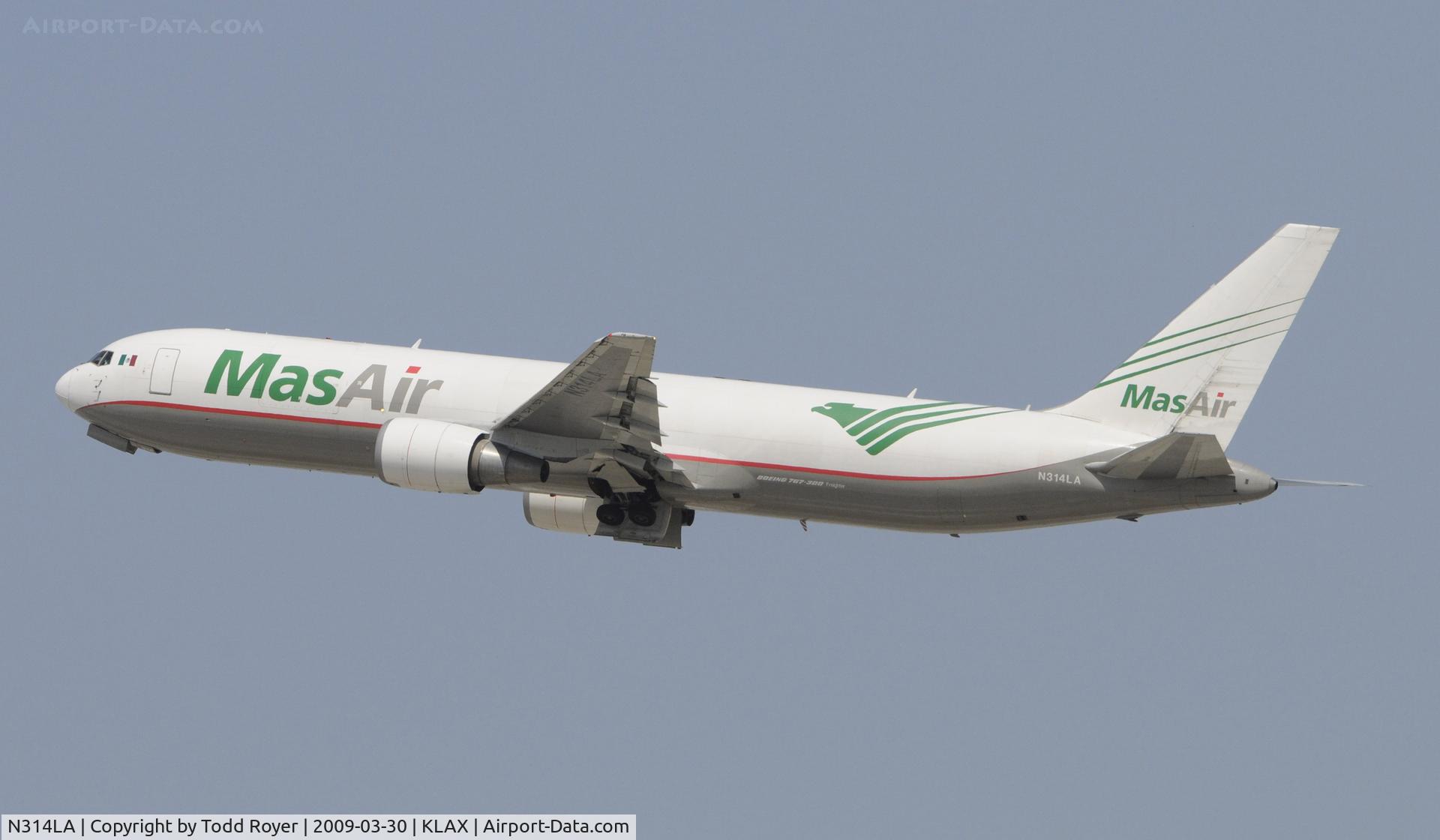 N314LA, 2001 Boeing 767-316F C/N 32573, Departing LAX