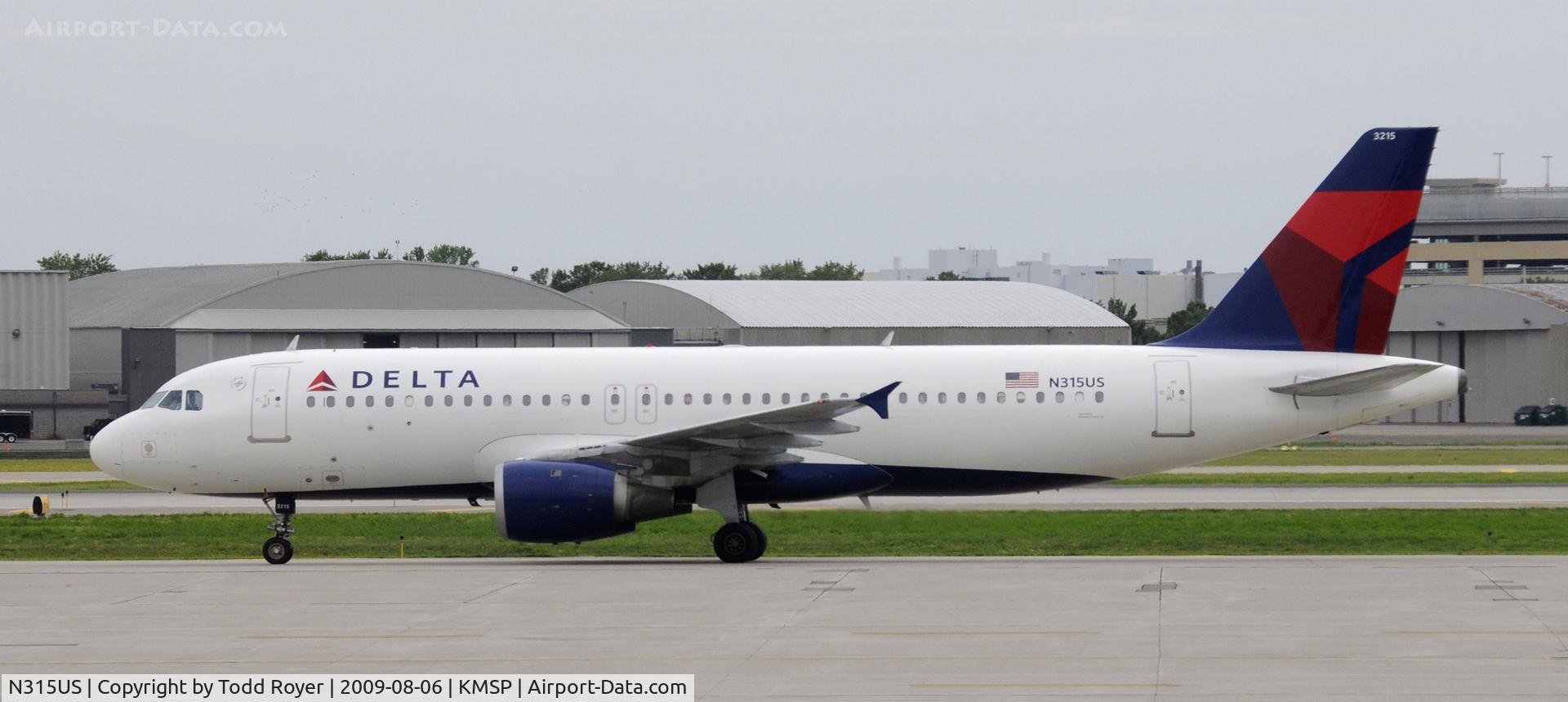 N315US, 1991 Airbus A320-211 C/N 171, Taxi at MSP