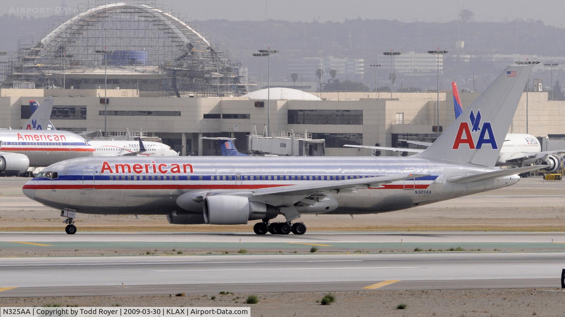 N325AA, 1986 Boeing 767-223 C/N 22326, Taxi at LAX