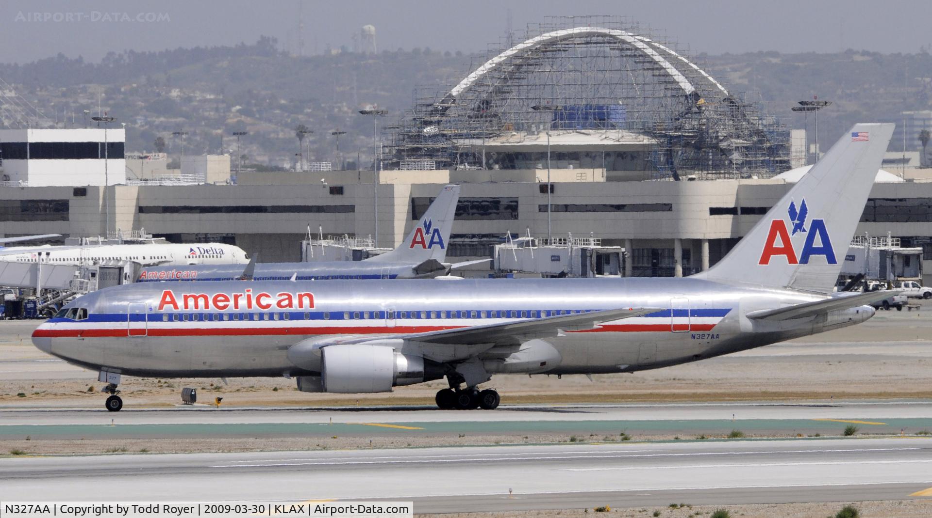 N327AA, 1986 Boeing 767-223 C/N 22327, Taxi at LAX