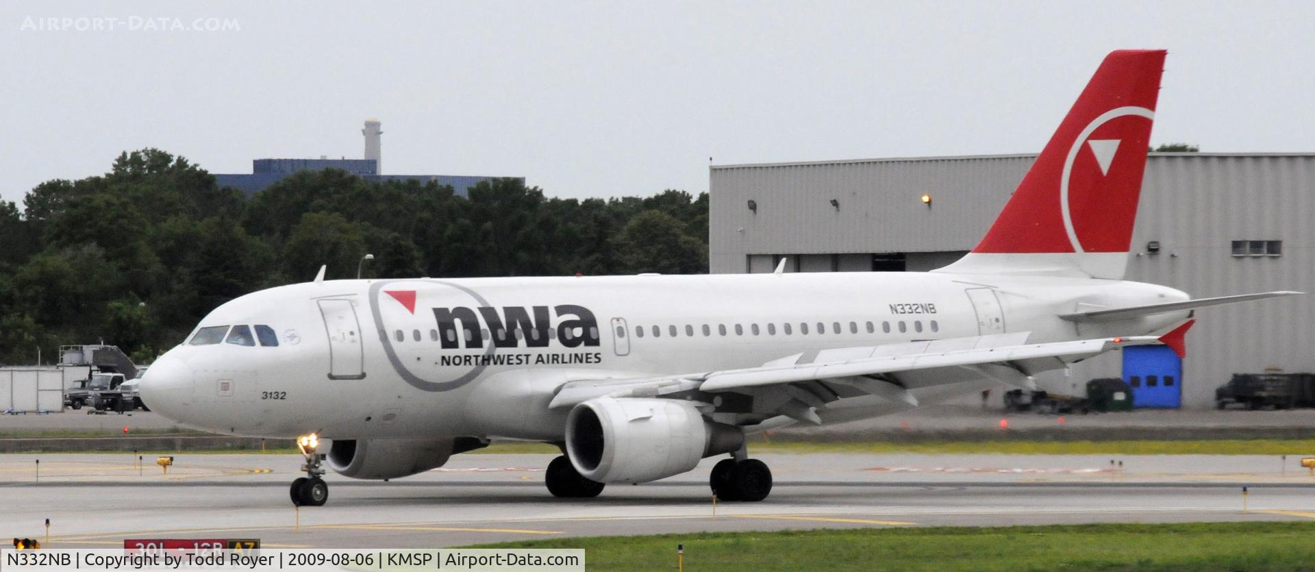 N332NB, 2001 Airbus A319-114 C/N 1570, Taxi at MSP