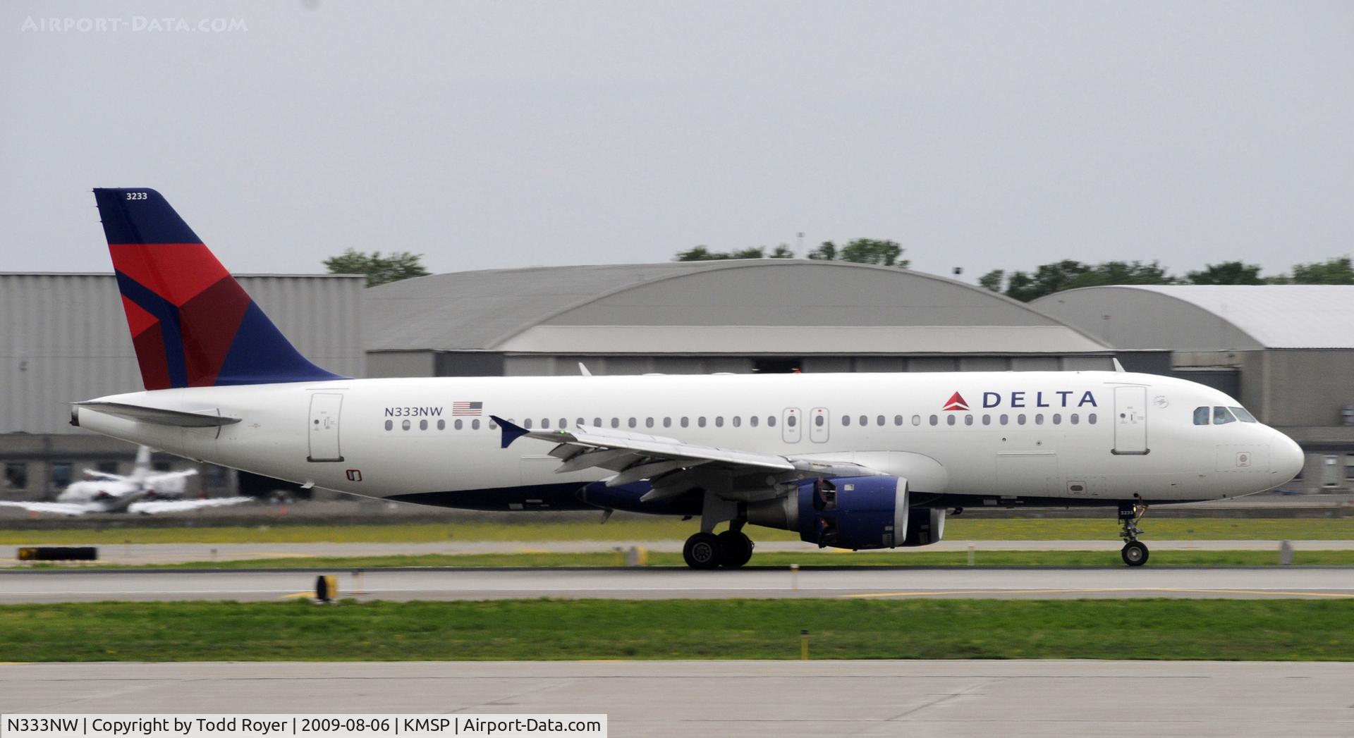 N333NW, 1992 Airbus A320-211 C/N 329, Arriving MSP