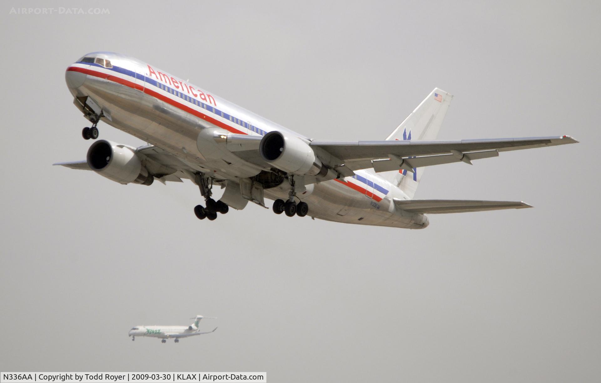 N336AA, 1987 Boeing 767-223 C/N 22334, Departing LAX