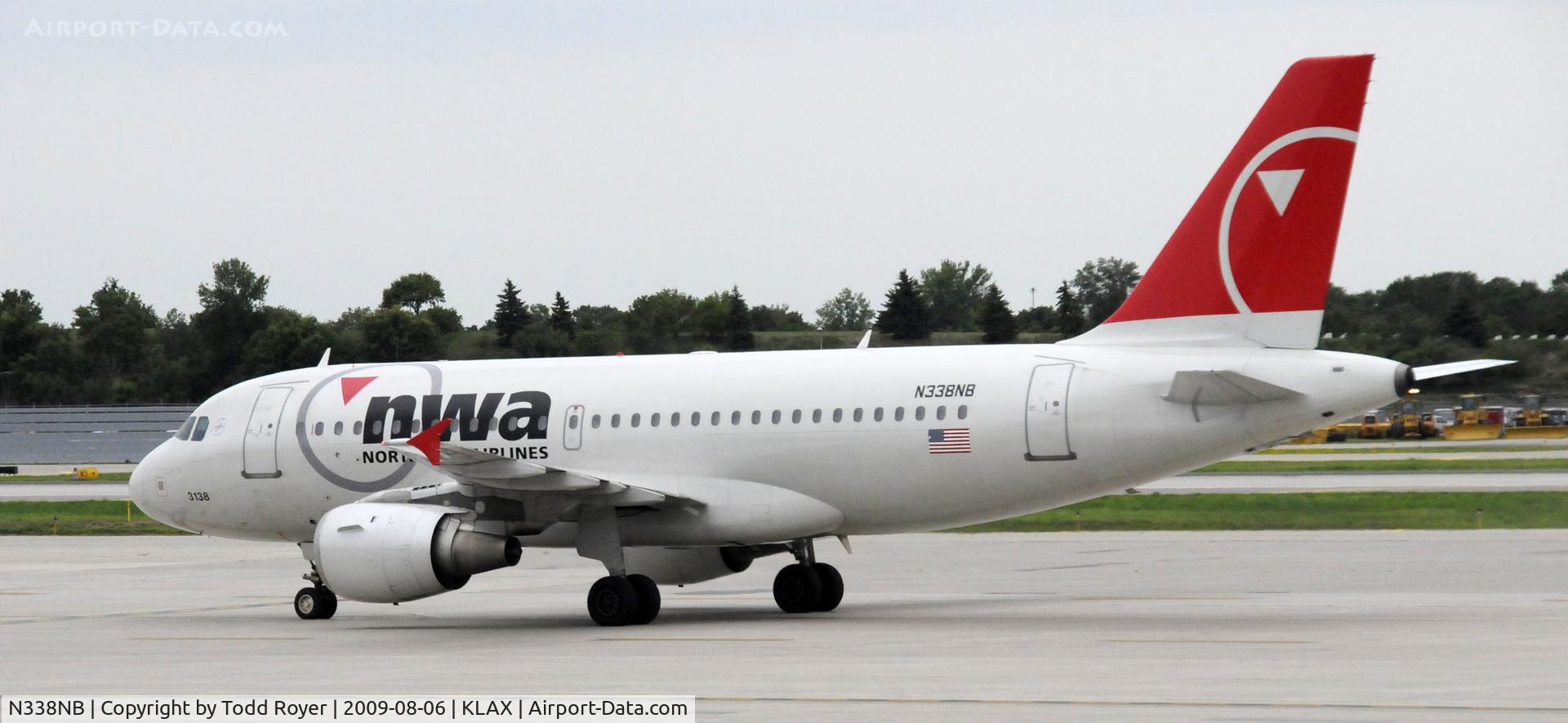 N338NB, 2002 Airbus A319-114 C/N 1693, Taxi at MSP