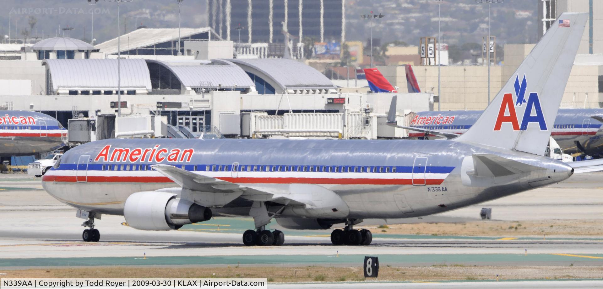 N339AA, 1988 Boeing 767-223 C/N 22336, Taxi at LAX