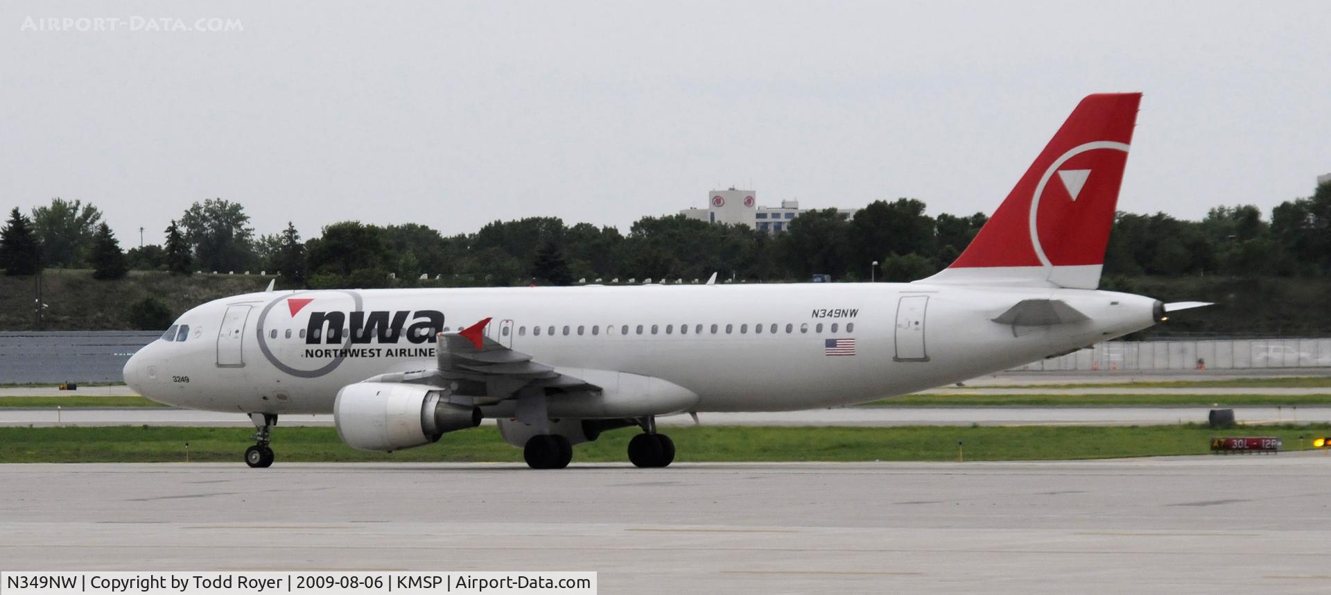 N349NW, 1993 Airbus A320-212 C/N 417, Taxi at MSP