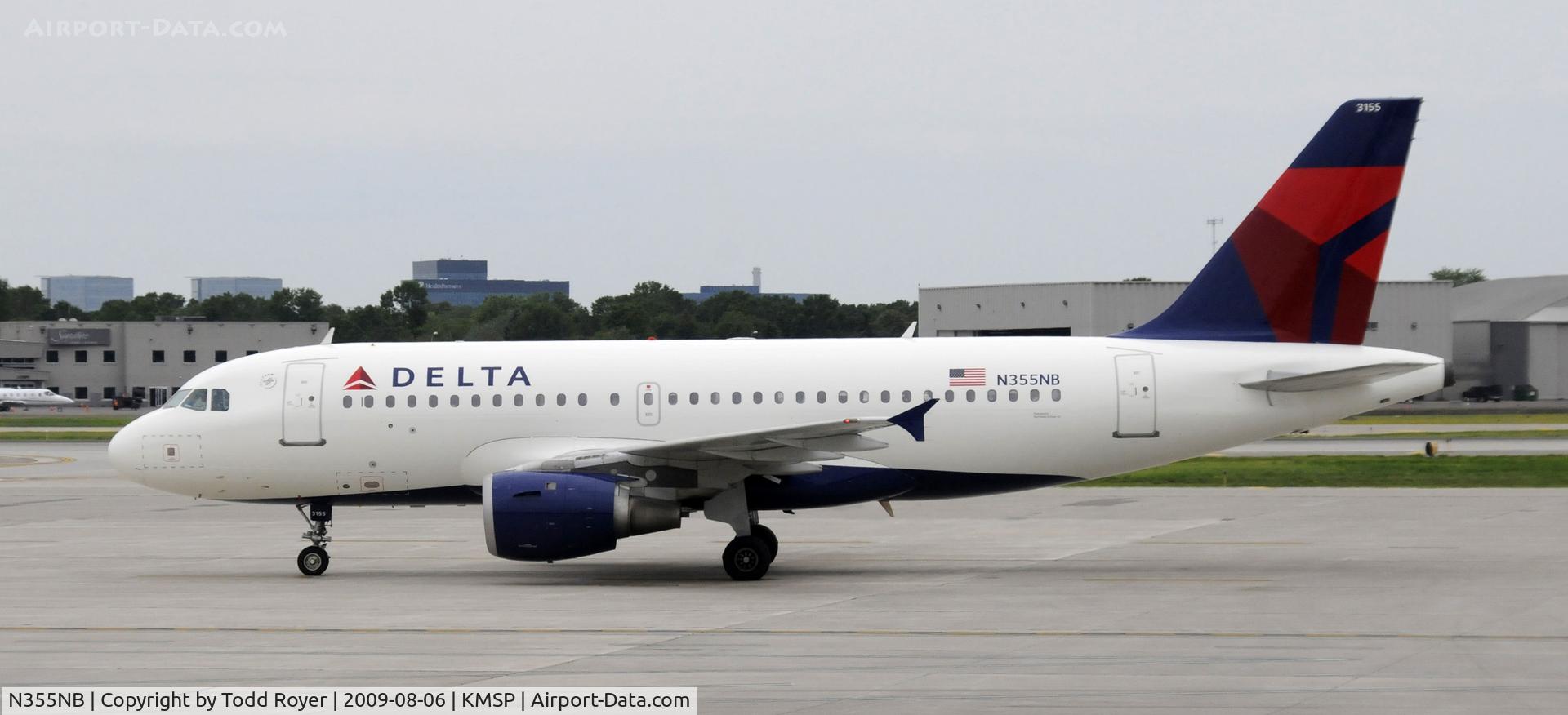 N355NB, 2002 Airbus A319-114 C/N 1839, Taxi at MSP