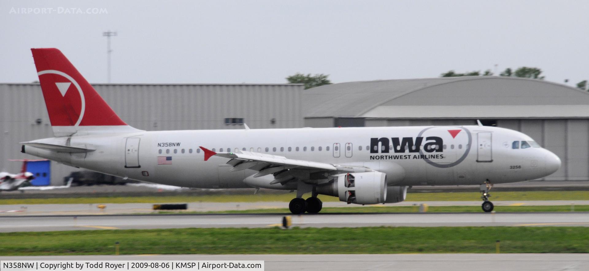 N358NW, 1998 Airbus A320-212 C/N 832, Arriving MSP