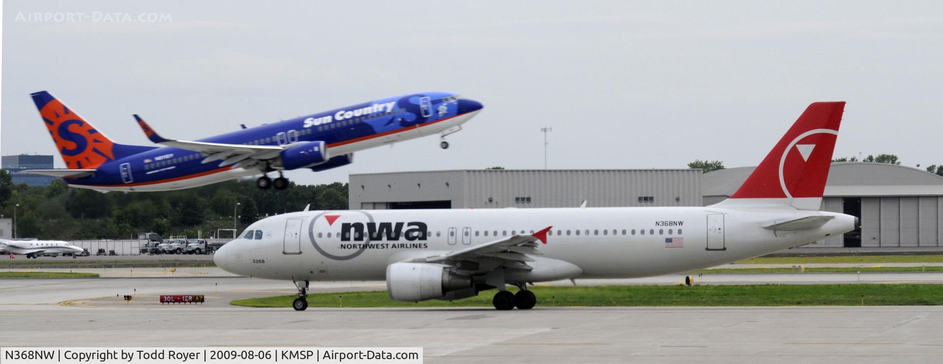 N368NW, 1999 Airbus A320-212 C/N 0996, Taxi at MSP