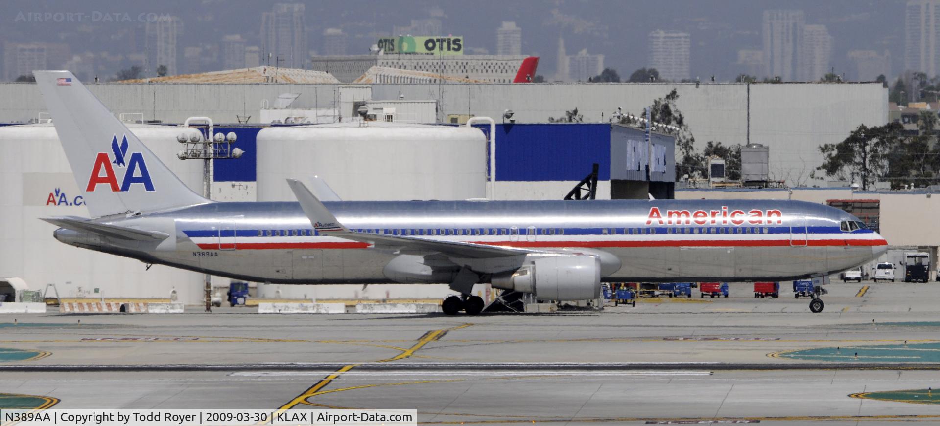 N389AA, 1994 Boeing 767-323 C/N 27449, Taxi at LAX