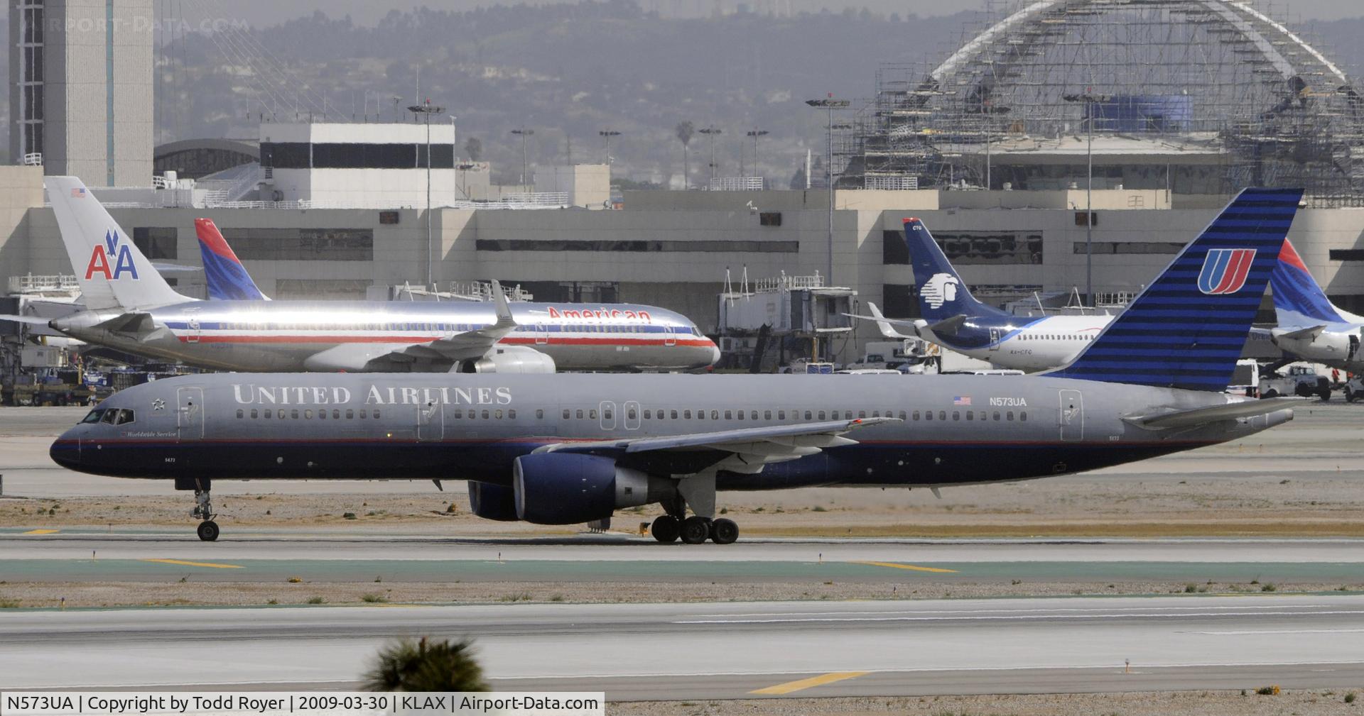 N573UA, 1992 Boeing 757-222 C/N 26685, Taxi at LAX