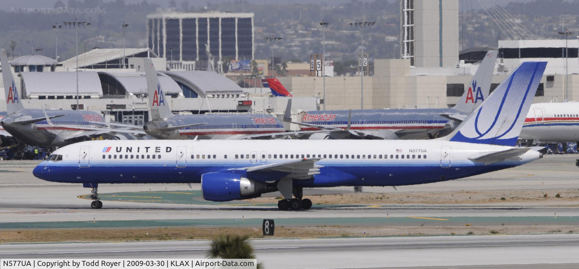 N577UA, 1993 Boeing 757-222 C/N 26693, Taxi at LAX