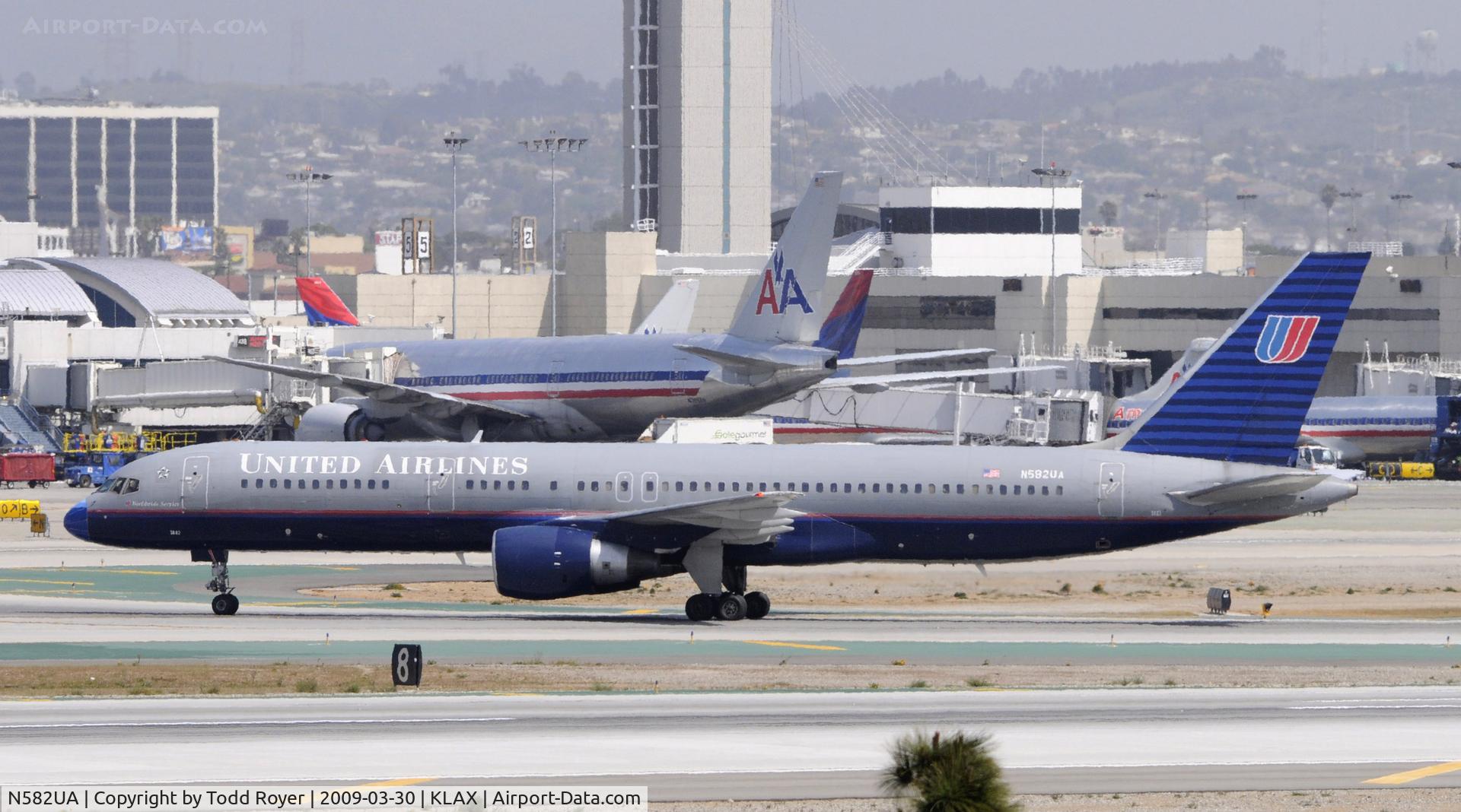 N582UA, 1993 Boeing 757-222 C/N 26702, Taxi at LAX