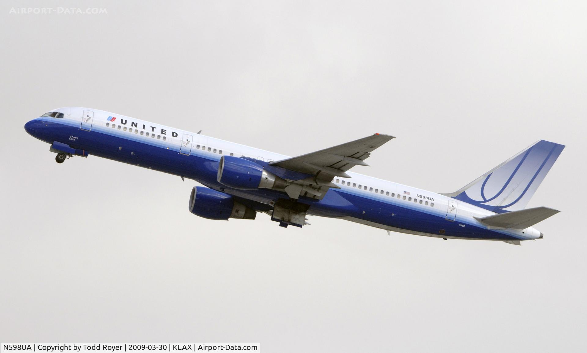 N598UA, 1999 Boeing 757-222 C/N 28751, Departing LAX