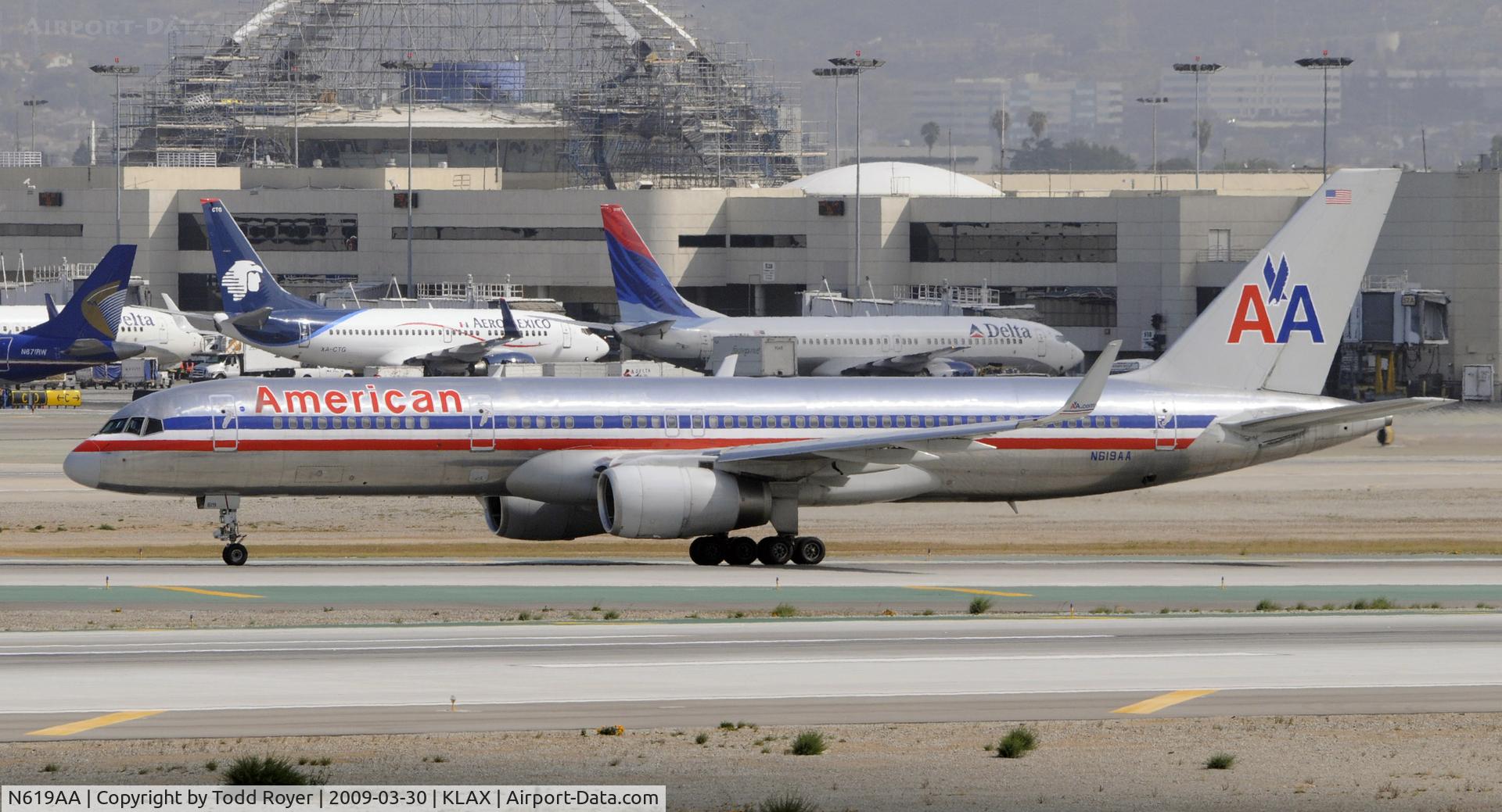 N619AA, 1990 Boeing 757-223 C/N 24577, Taxi at LAX