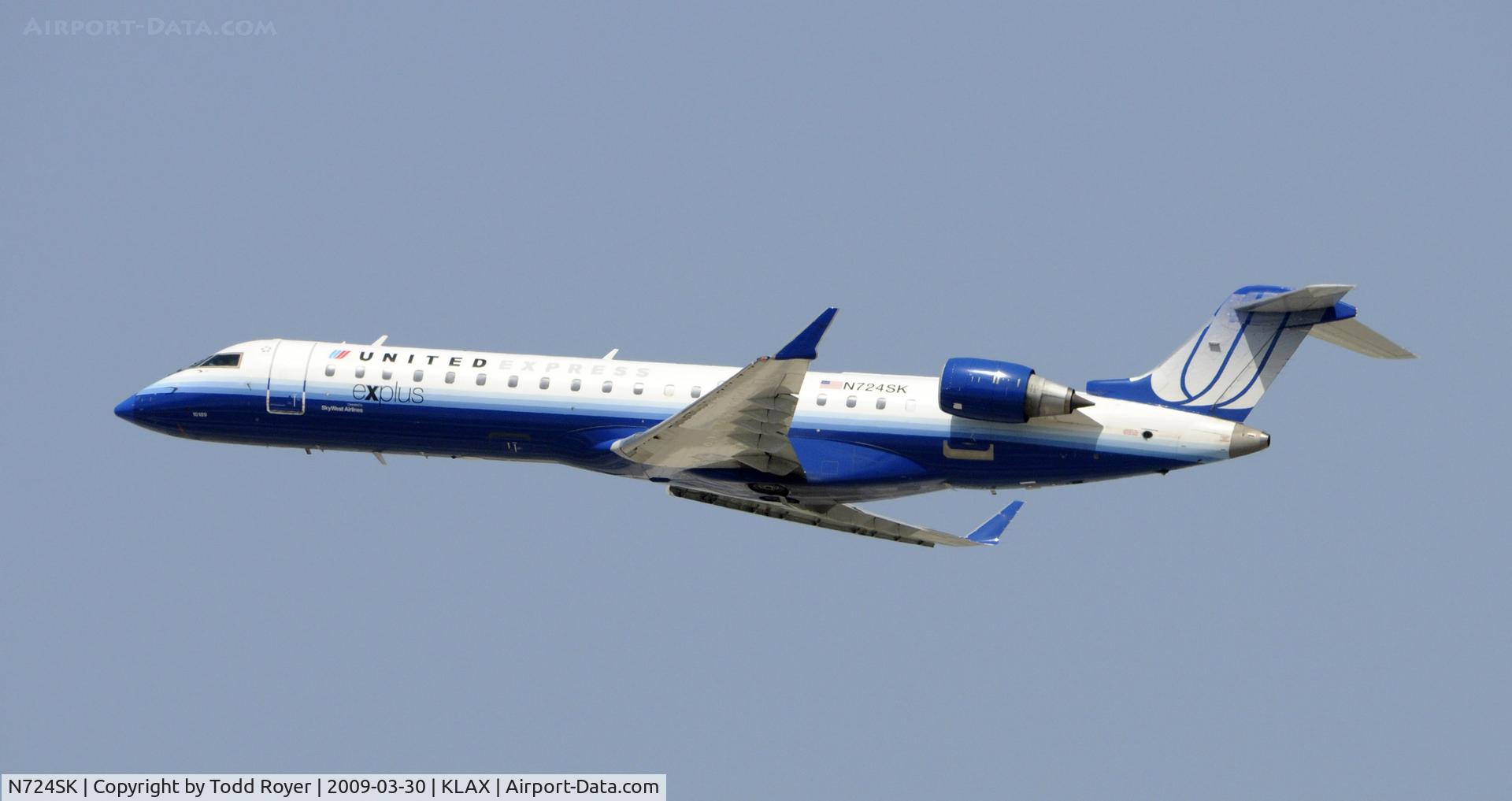 N724SK, 2004 Bombardier CRJ-700 (CL-600-2C10) Regional Jet C/N 10189, Departing LAX