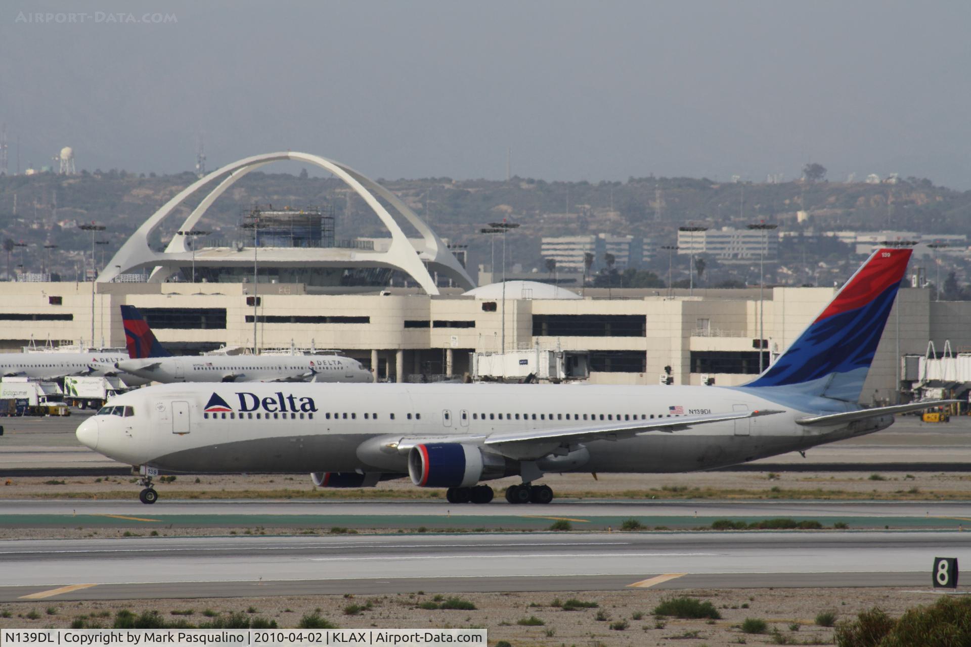 N139DL, 1992 Boeing 767-332 C/N 25984, Boeing 767-300