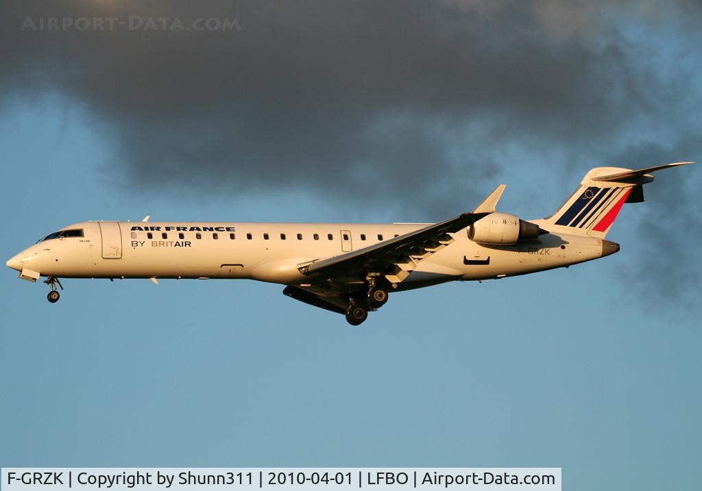 F-GRZK, 2005 Canadair CRJ-702 (CL-600-2C10) Regional Jet C/N 10198, Landing rwy 32L with new titles...
