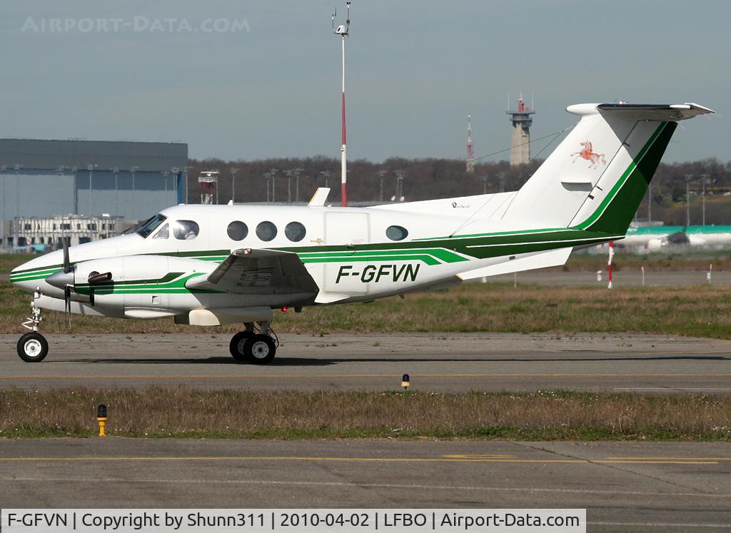F-GFVN, 1981 Beech F90 King Air C/N LA-166, Taxiing holding point rwy 32R for departure...