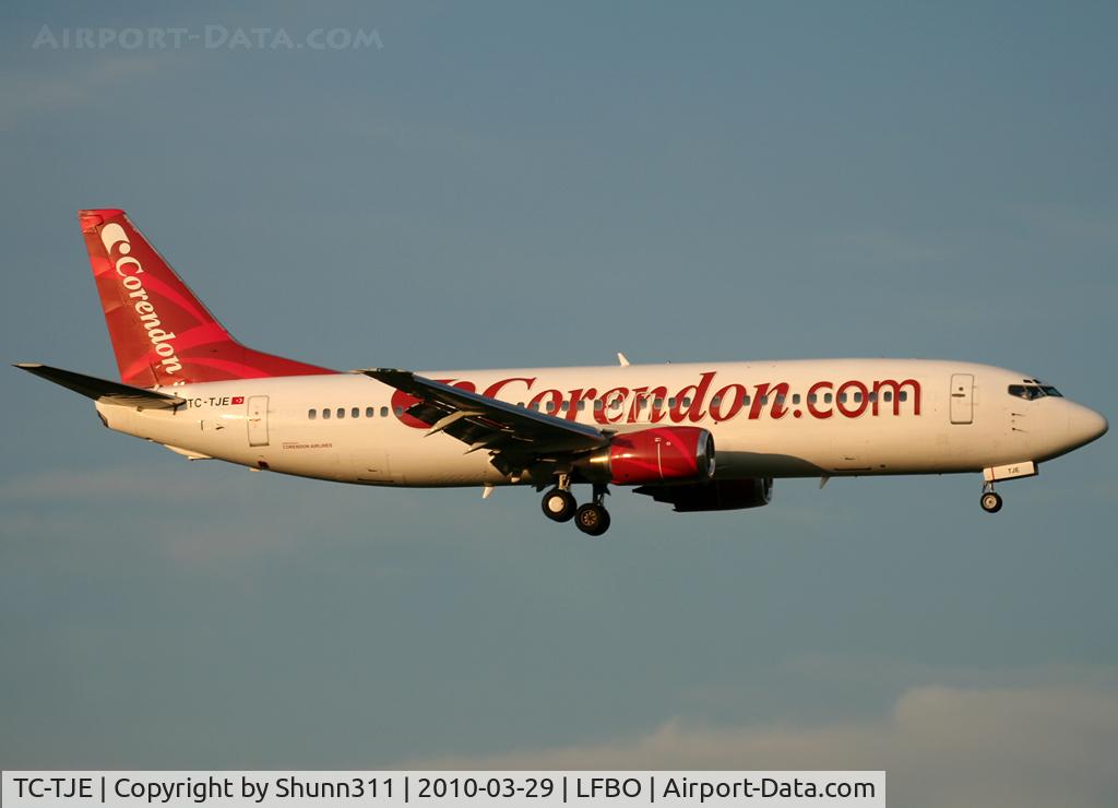 TC-TJE, 1992 Boeing 737-4Y0 C/N 26073, Landing rwy 14R