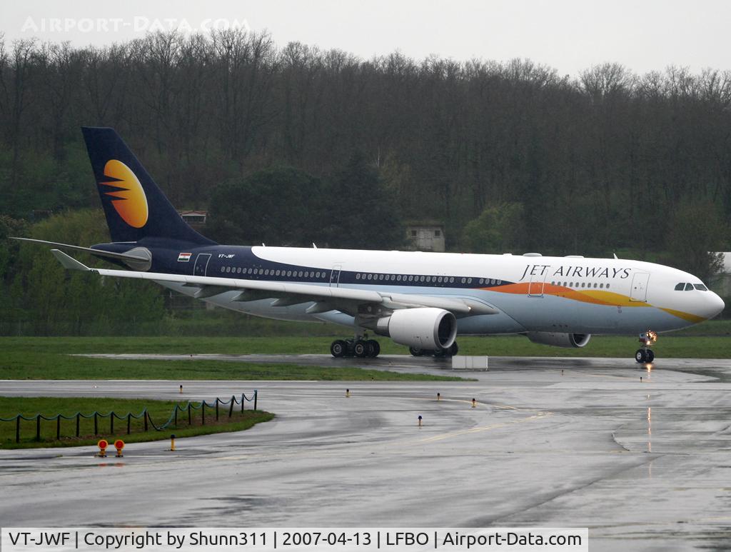 VT-JWF, 2007 Airbus A330-202 C/N 825, Lining up rwy 14R for his photo flight test for Airbus...