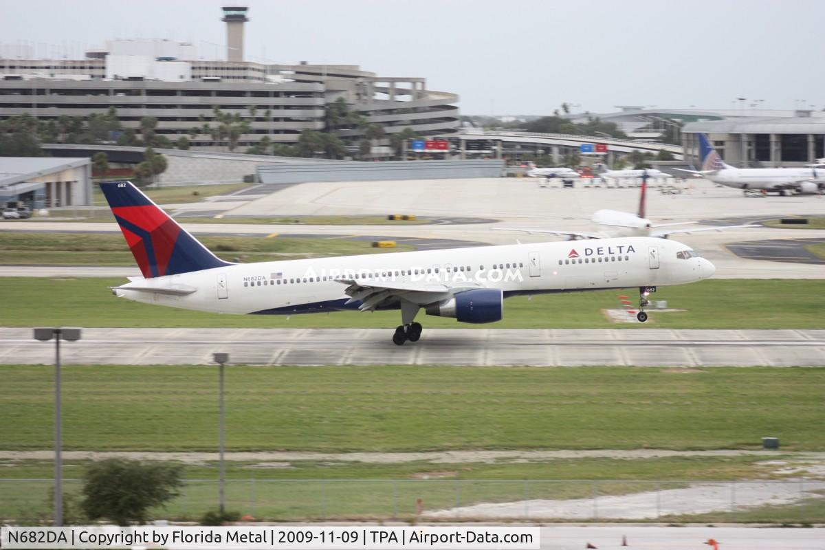 N682DA, 1993 Boeing 757-232 C/N 26958, Delta 757-200