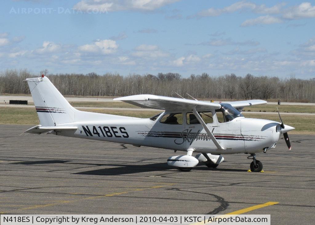 N418ES, 1998 Cessna 172R C/N 17280358, Cessna 172R on the line.