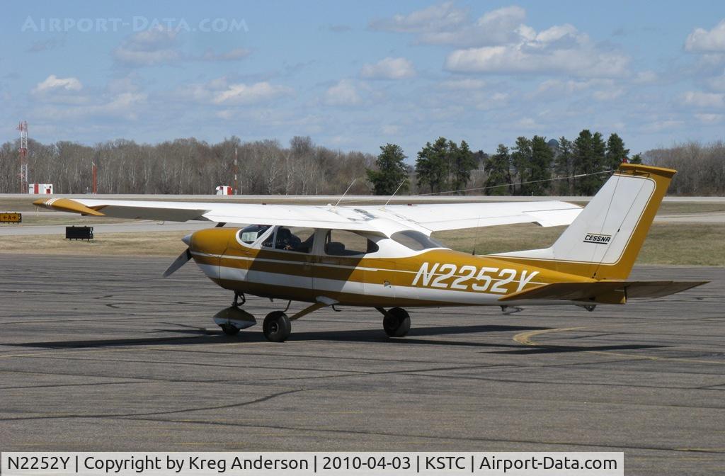 N2252Y, 1967 Cessna 177 Cardinal C/N 17700052, Cessna 177 Cardinal on the ramp.