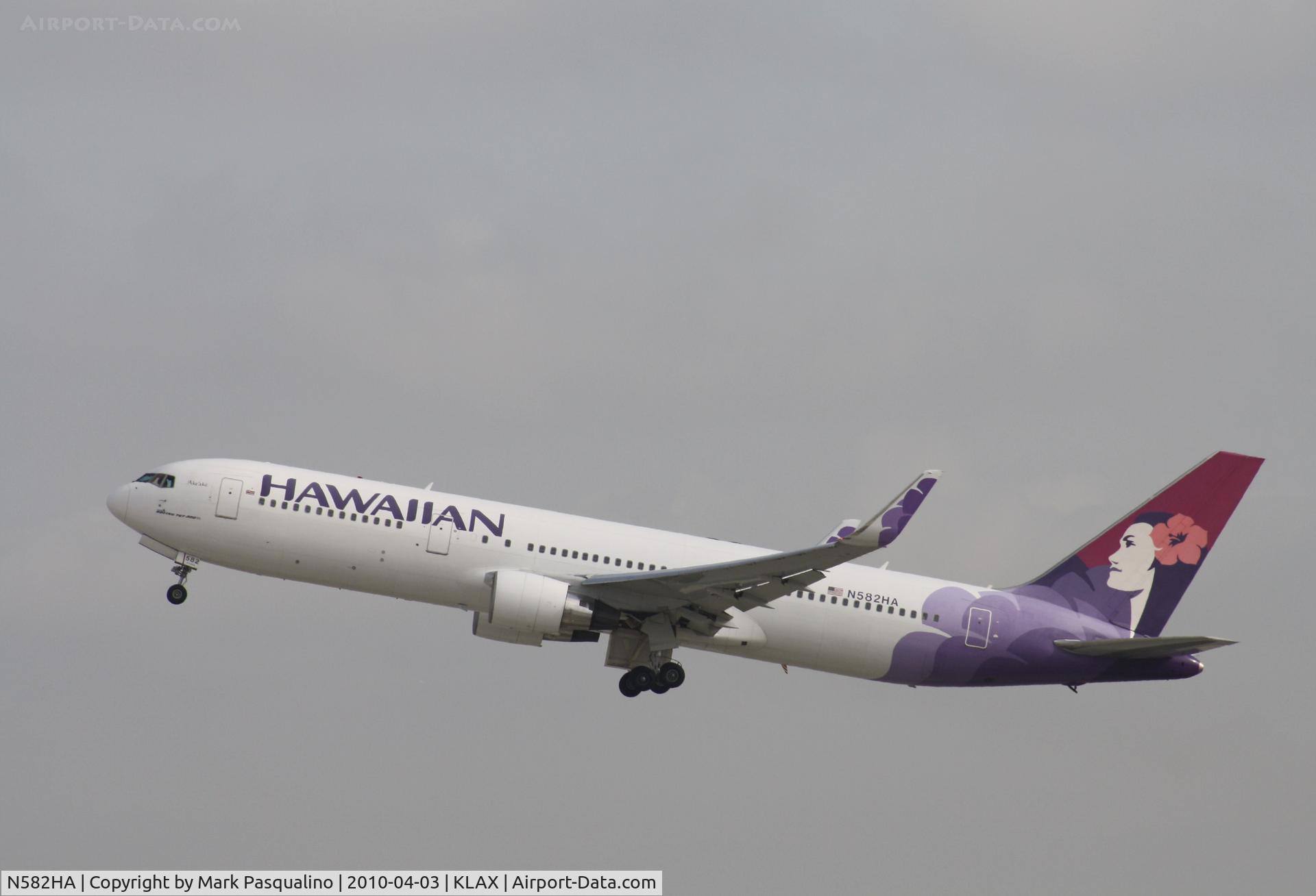 N582HA, 2001 Boeing 767-33A C/N 28139, Boeing 767-300