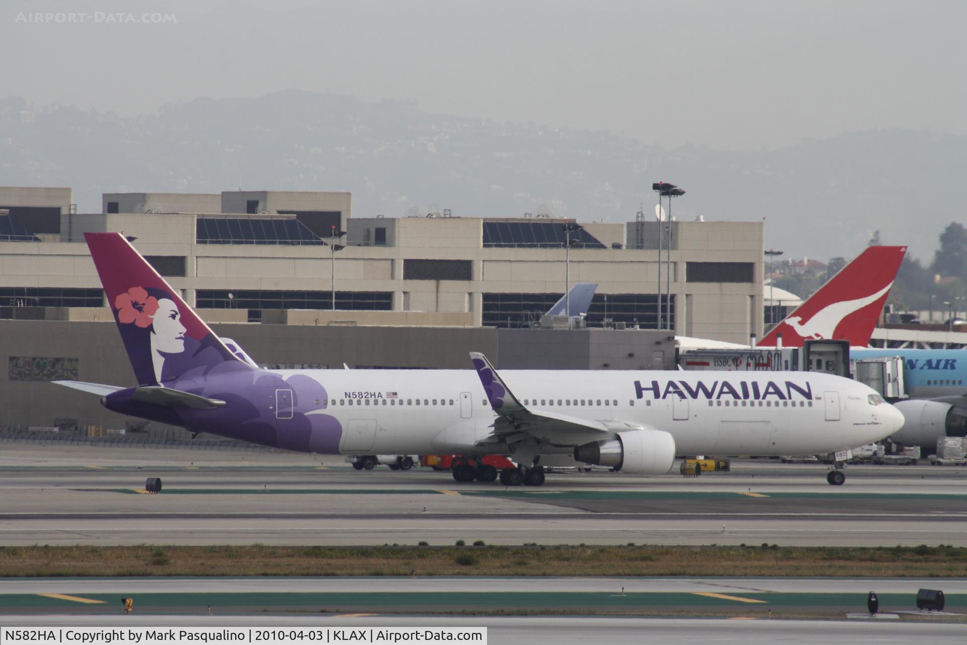 N582HA, 2001 Boeing 767-33A C/N 28139, Boeing 767-300
