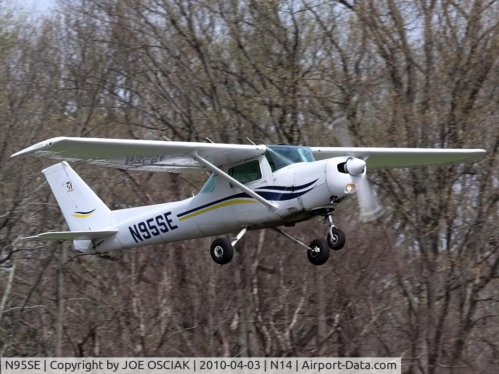 N95SE, 1978 Cessna 152 C/N 15281463, Leaving N14