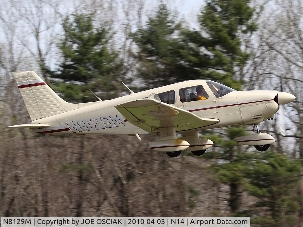 N8129M, 1982 Piper PA-28-181 C/N 28-8290094, Leaving N14