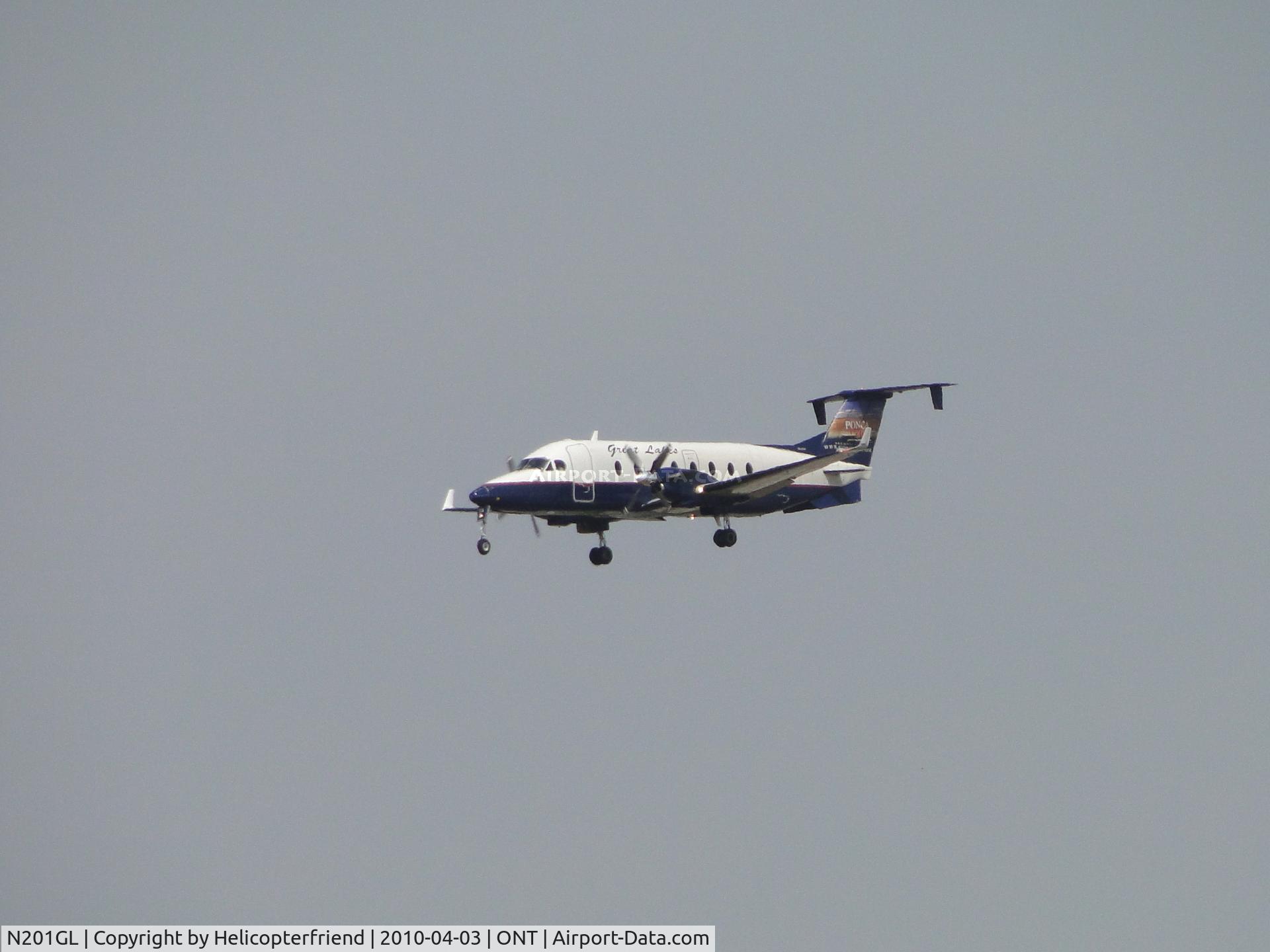 N201GL, 1996 Beech 1900D C/N UE-201, On final to Ontario