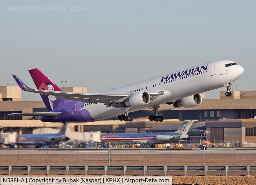 N588HA, 2002 Boeing 767-3CB/ER C/N 33466, PHX