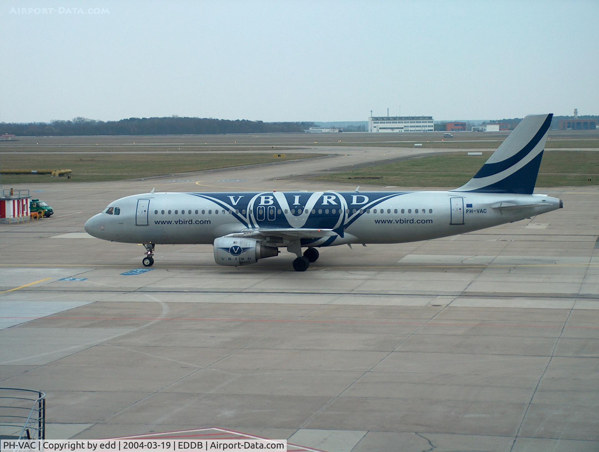 PH-VAC, 1996 Airbus A320-212 C/N 645, incoming to berlin