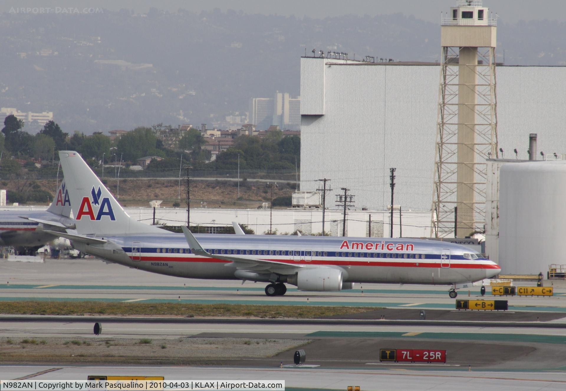 N982AN, 2009 Boeing 737-823 C/N 31067, Boeing 737-800