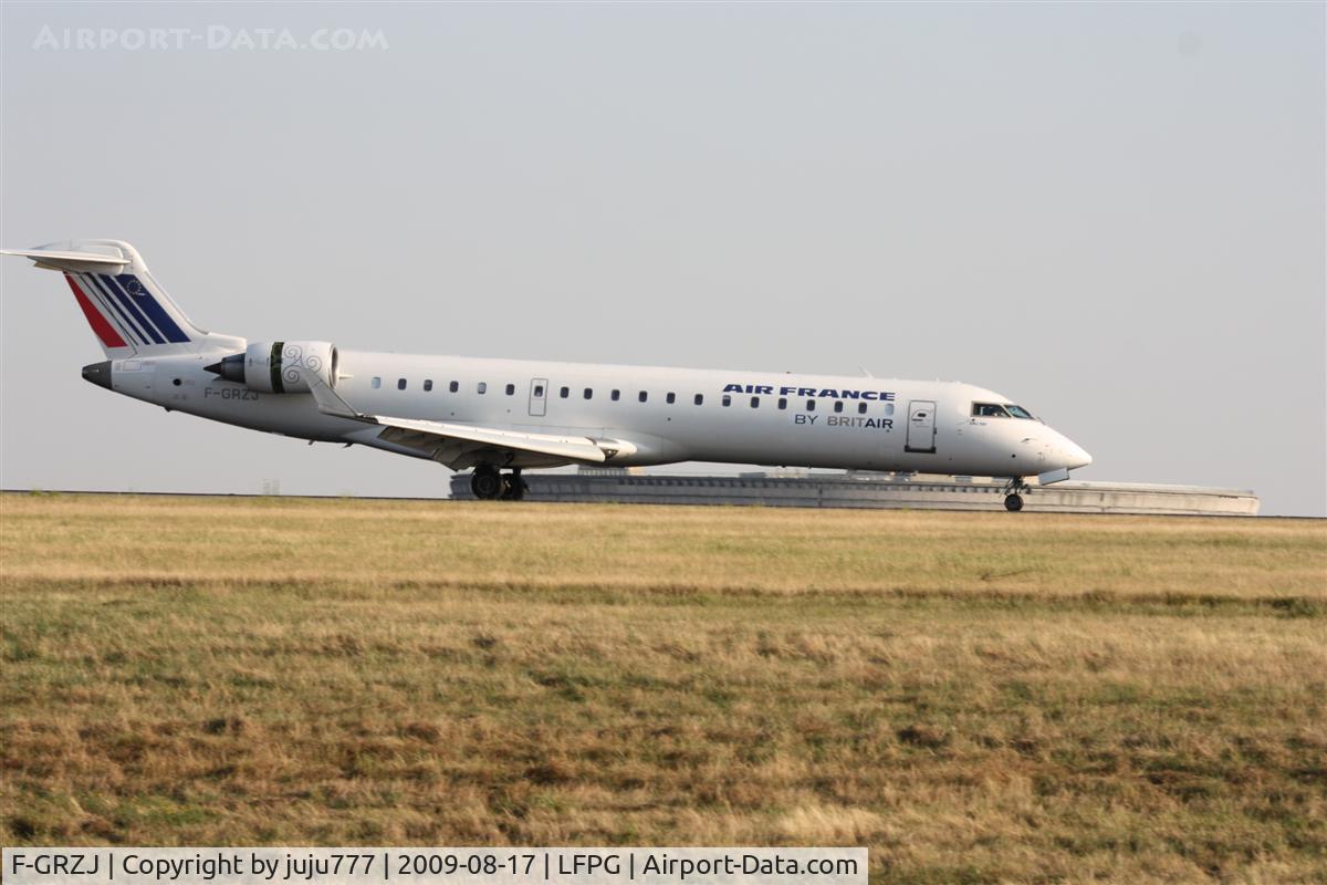 F-GRZJ, Canadair CRJ-702 (CL-600-2C10) Regional Jet C/N 10096, on landing at CDG