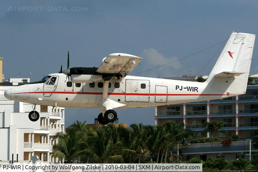PJ-WIR, 1975 De Havilland Canada DHC-6-300 Twin Otter C/N 476, On board the coffin with pilot A. Hodge