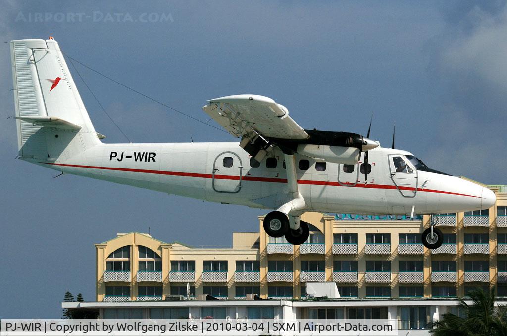 PJ-WIR, 1975 De Havilland Canada DHC-6-300 Twin Otter C/N 476, On board the coffin with pilot A. Hodge