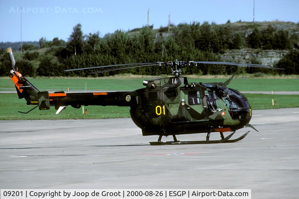 09201, MBB Hkp9A (Bo-105CB-3) C/N S-1751, During the 2000 air show this Hkp 9 was on the military flightline.