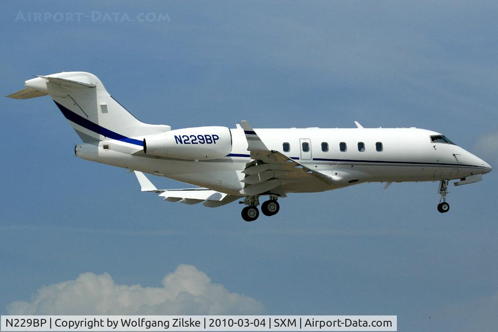 N229BP, 2008 Bombardier Challenger 300 (BD-100-1A10) C/N 20223, visitor
