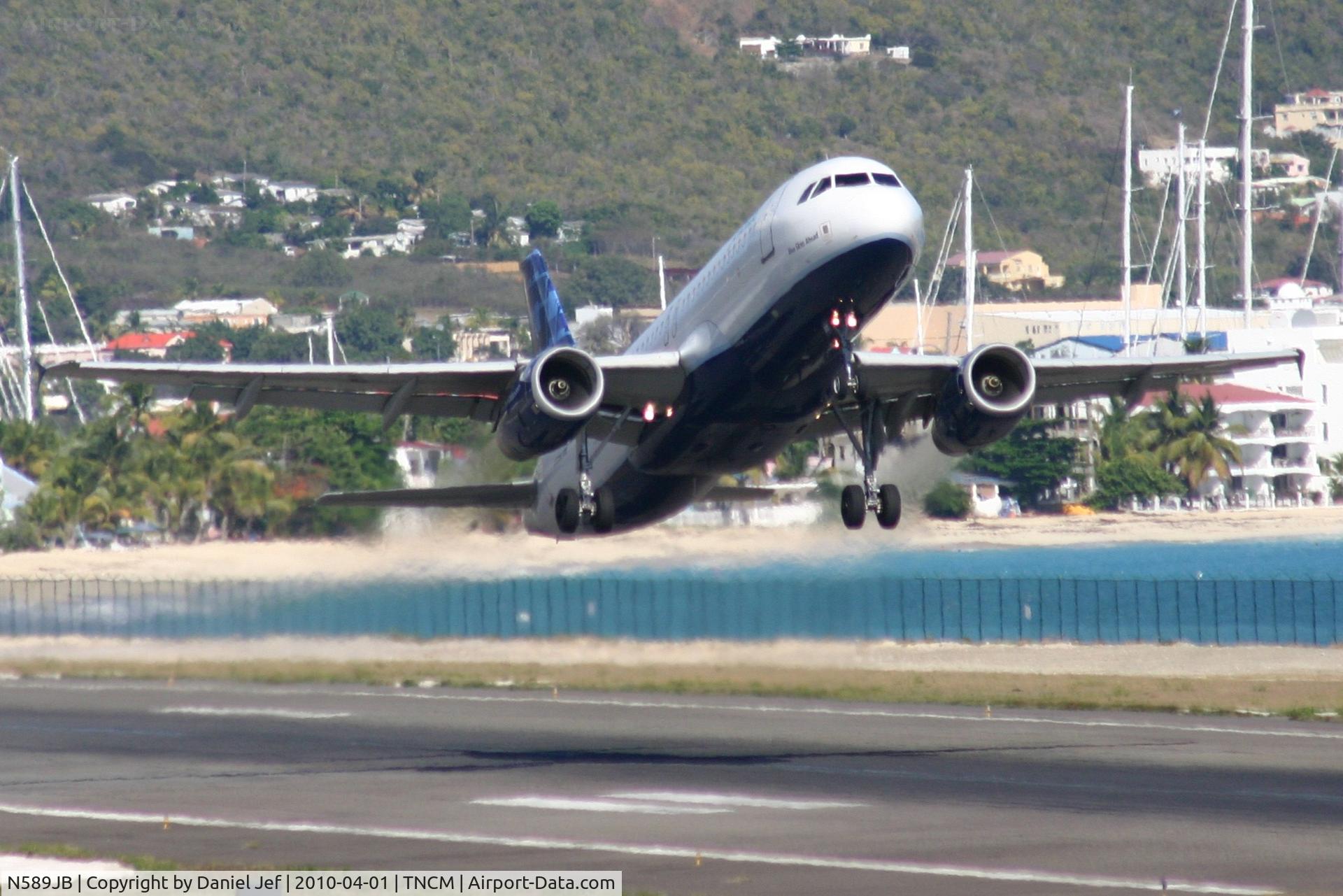N589JB, 2004 Airbus A320-232 C/N 2215, Jet blue N589JB departing TNCM runway 28