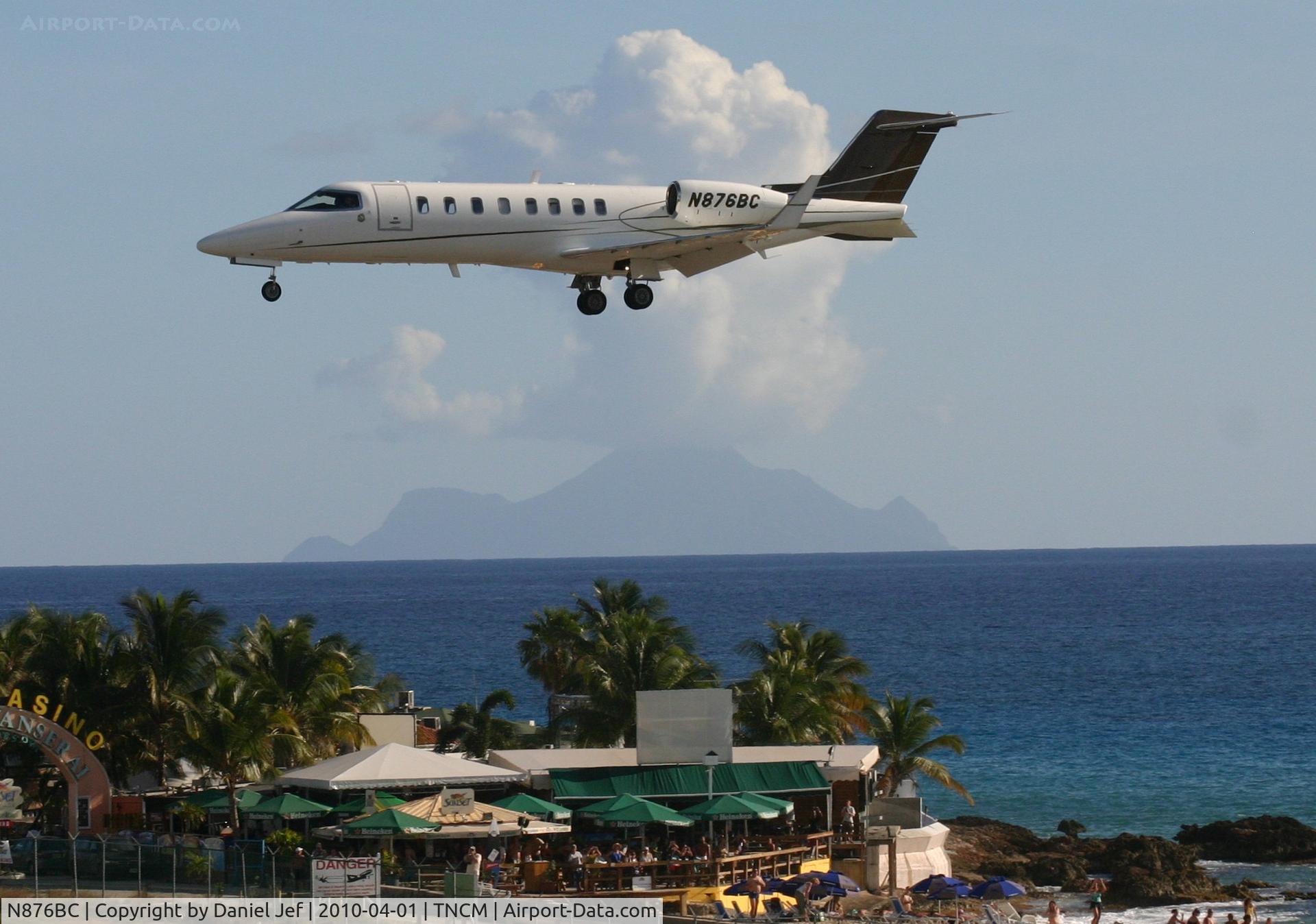 N876BC, 2004 Learjet 45 C/N 252, N876BC landing at TNCM