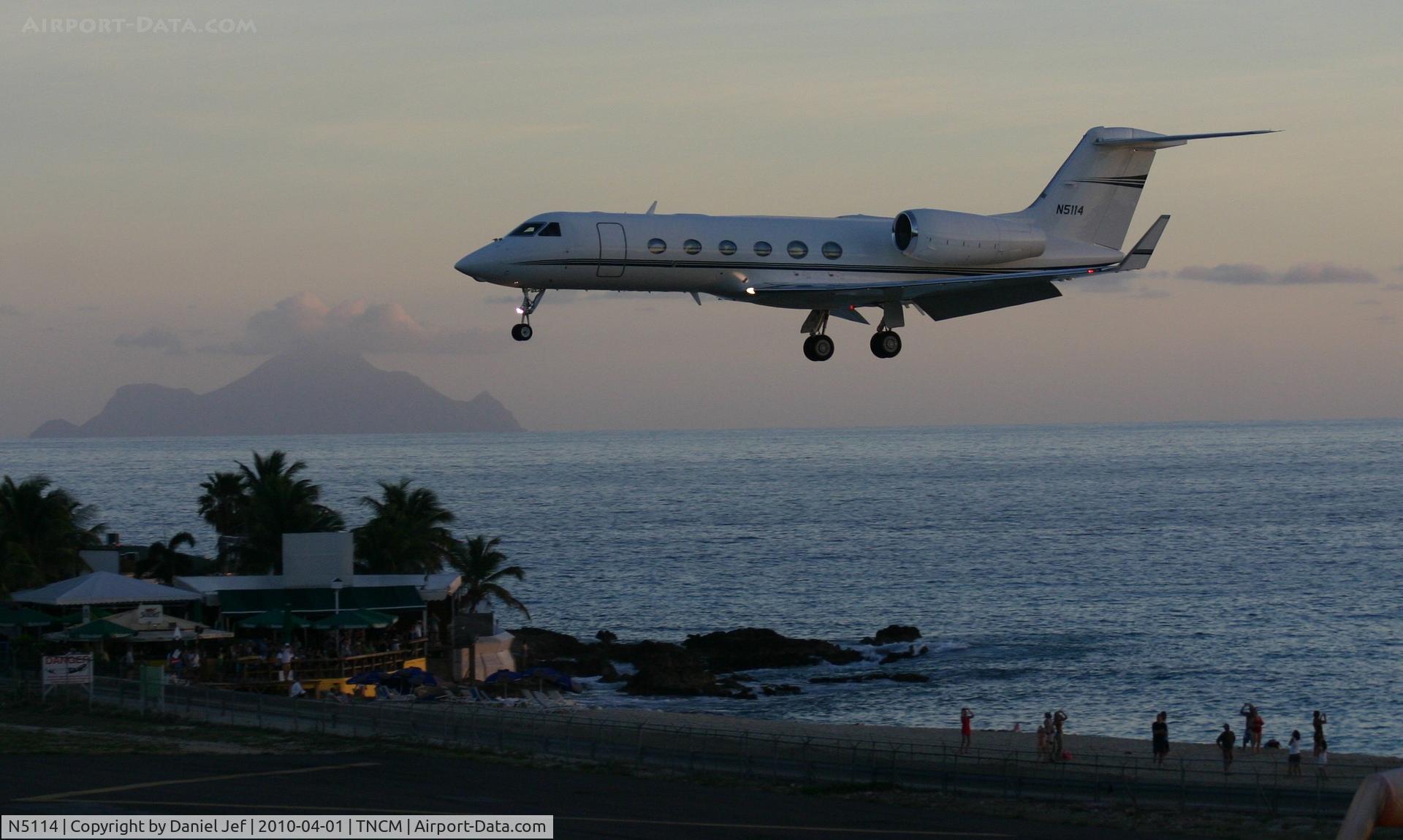 N5114, 2005 Gulfstream Aerospace G-IV C/N 4016, N5114 making a late afternoon landing at TNCM runway 10