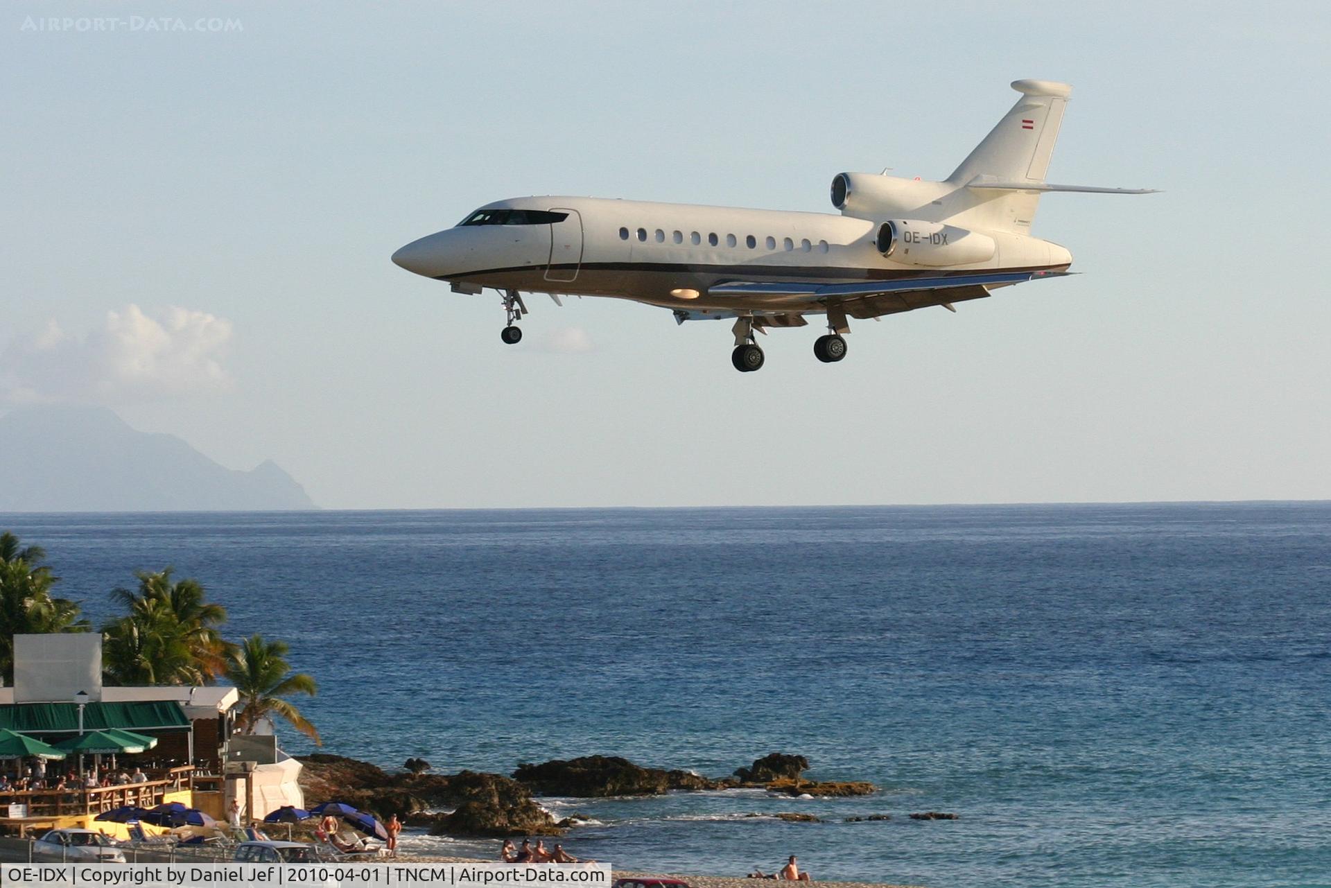 OE-IDX, 2006 Dassault Falcon 900DX C/N 604, The little bindit OE-IDX landing at TNCM runway 10