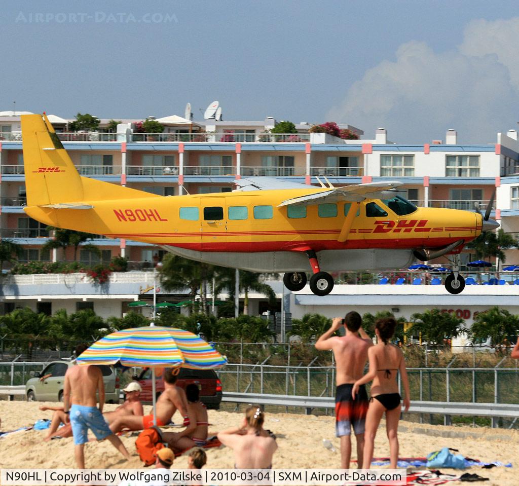 N90HL, 2004 Cessna 208B Grand Caravan C/N 208B1070, visitor