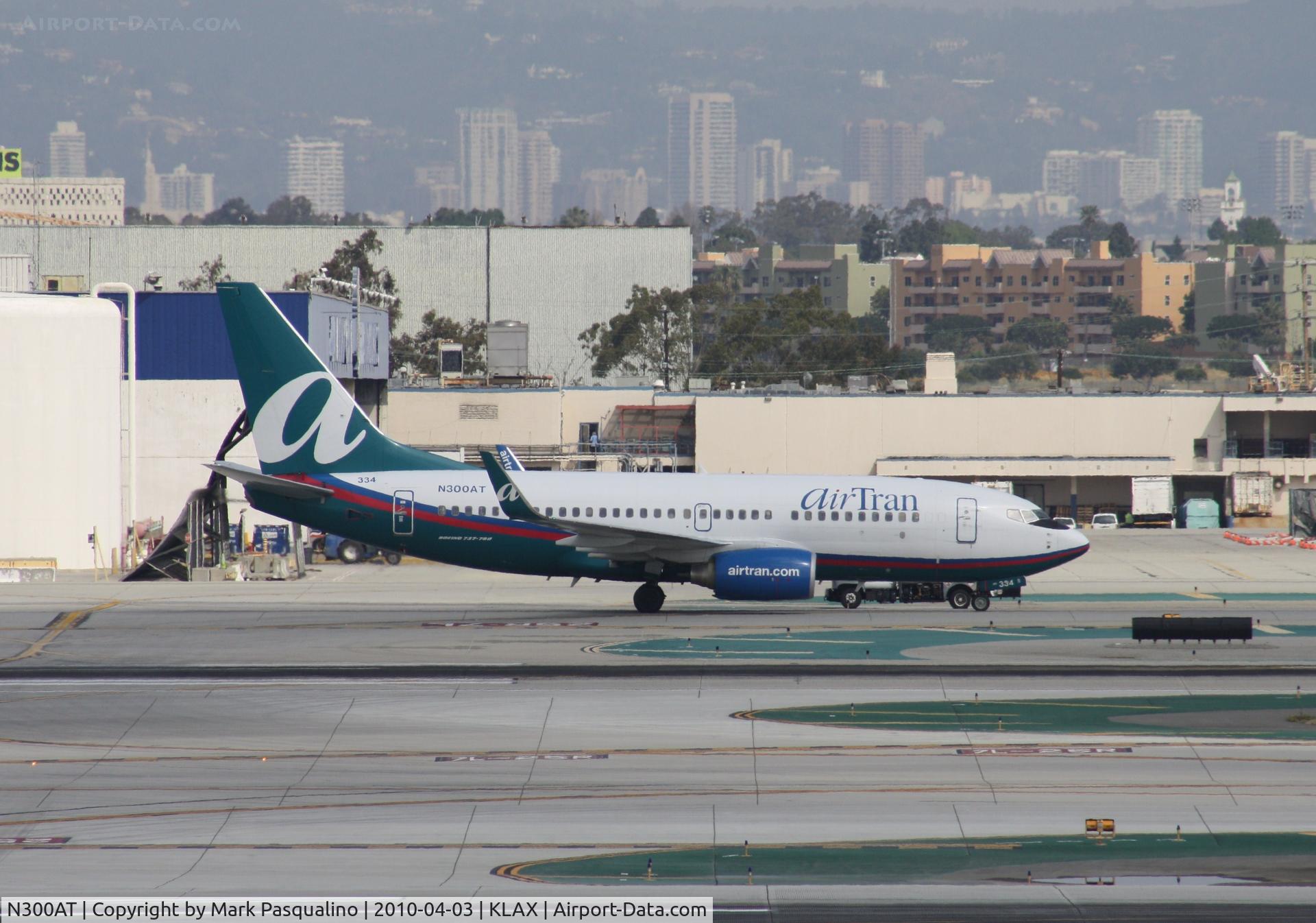 N300AT, 2006 Boeing 737-7BD C/N 33923, Boeing 737-700