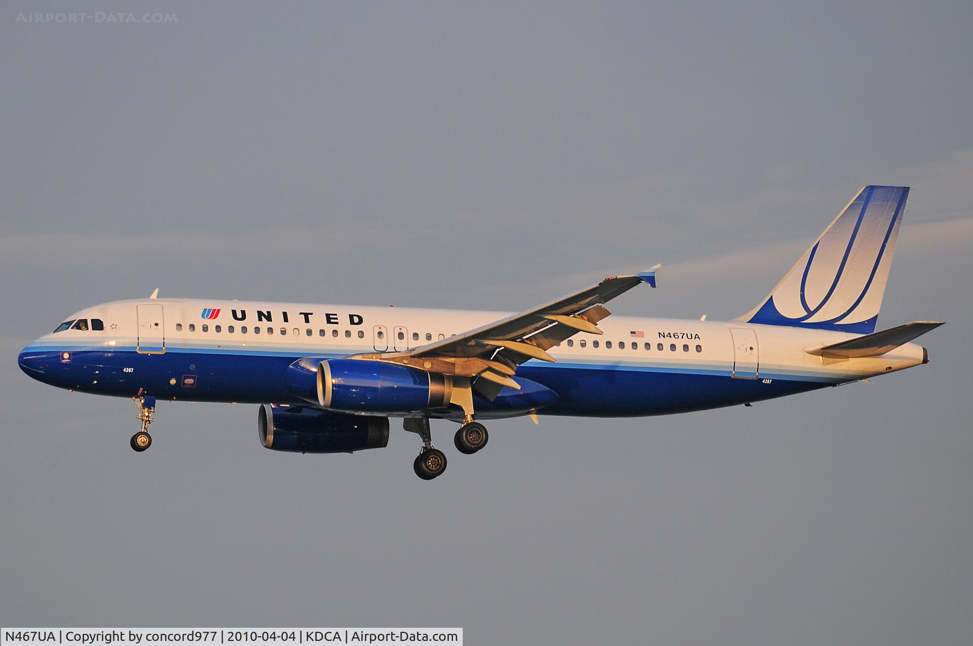 N467UA, 2000 Airbus A320-232 C/N 1359, Seen at KDCA on 4/4/2010.