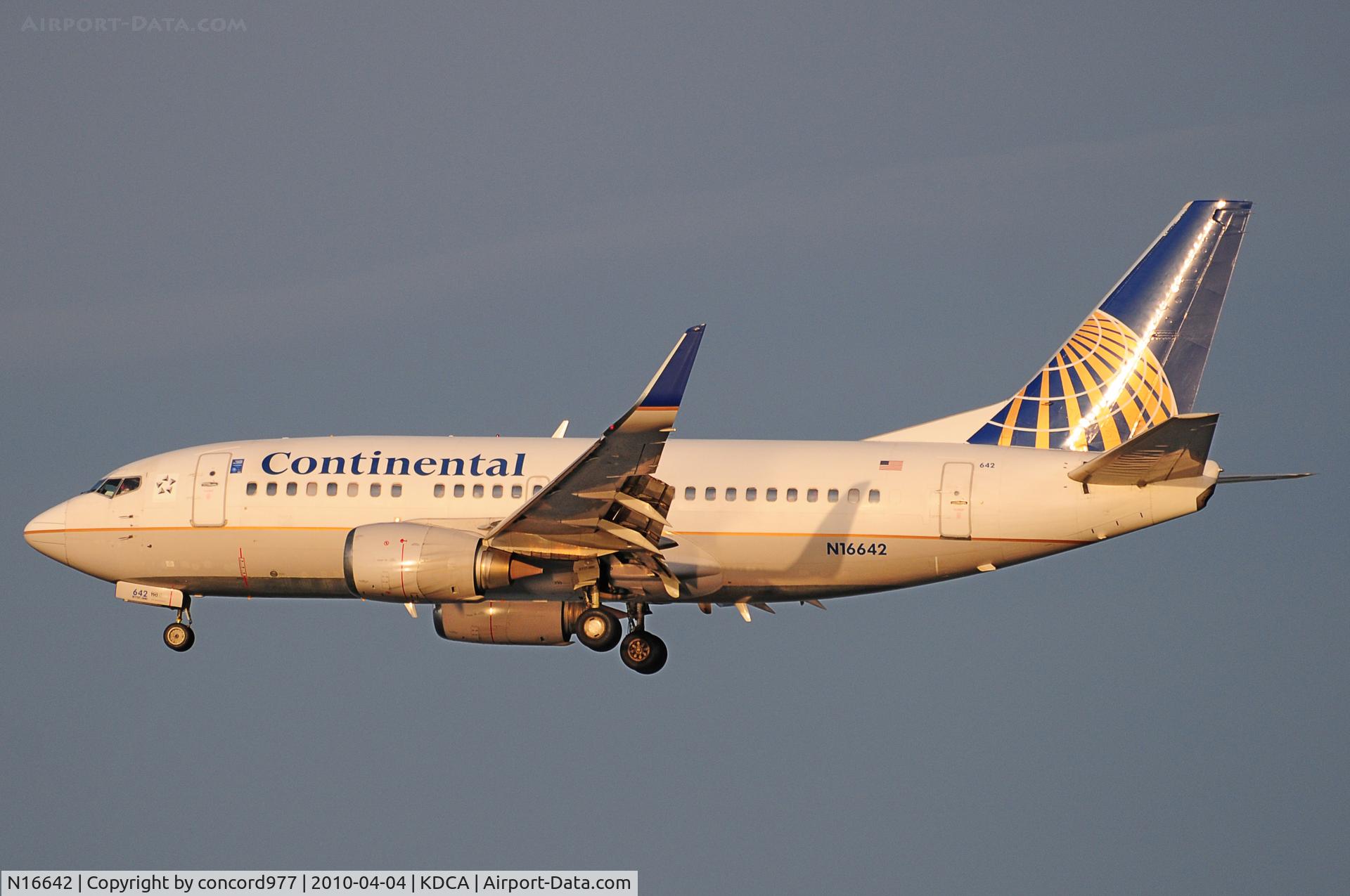 N16642, 1997 Boeing 737-524 C/N 28903, Seen at KDCA on 4/4/2010.